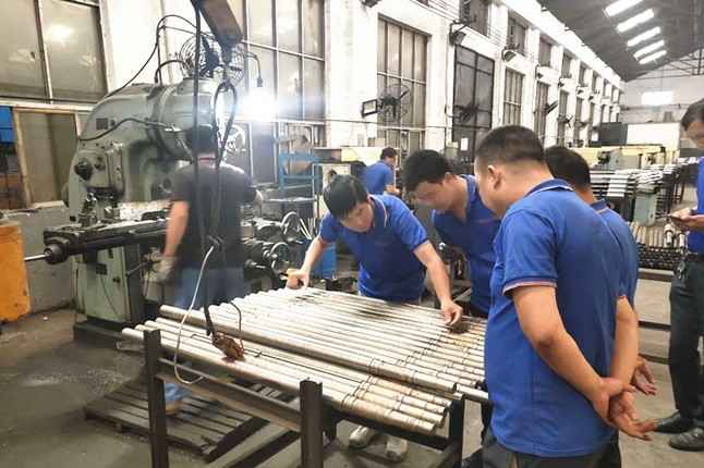 南京宇涛进口食品销售有限公司每周对各个工序进行质量监督检验的现场。